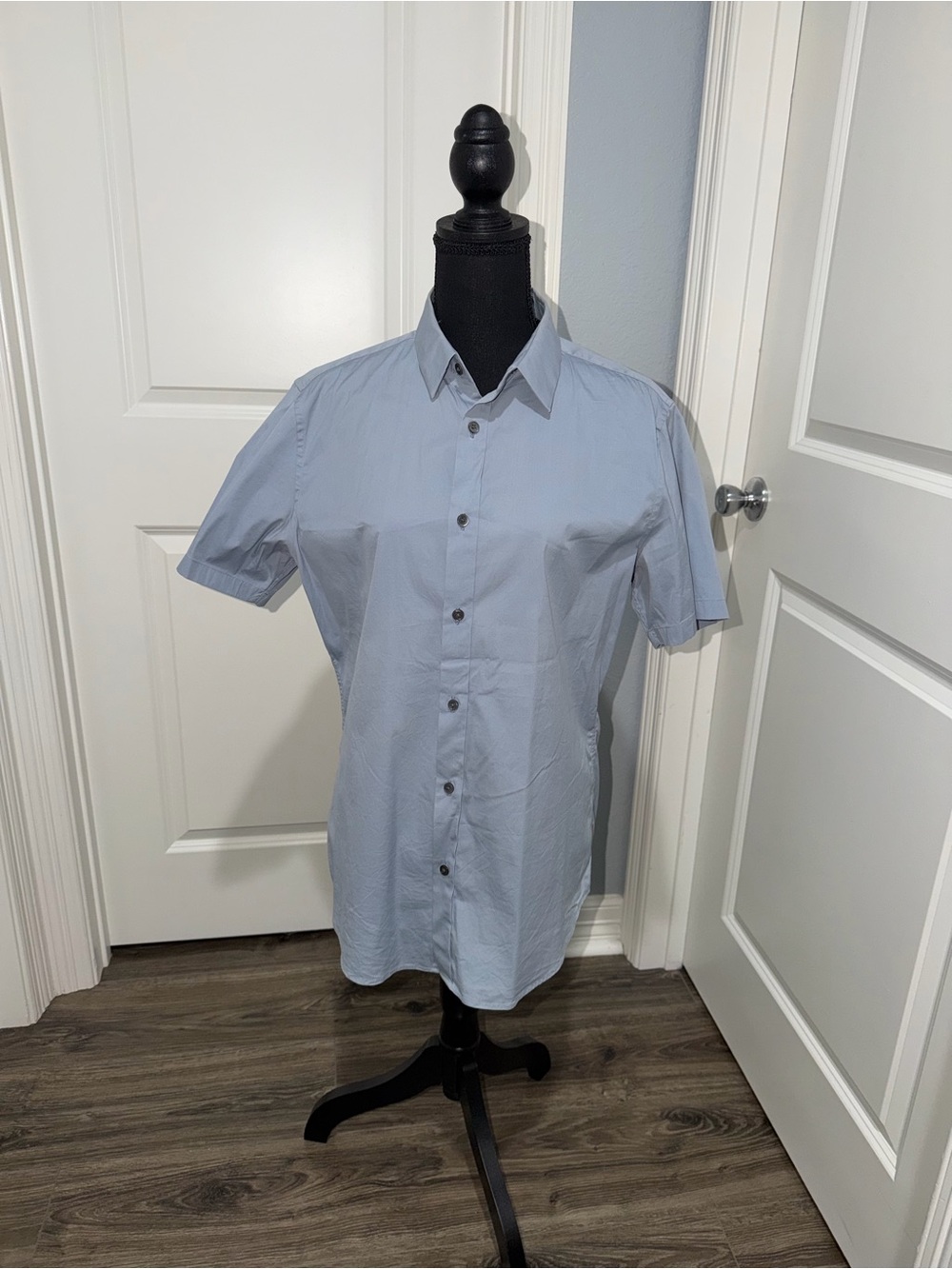 Theory Light grey Short Sleeve Button-Down Shirt size medium